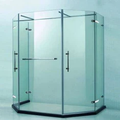 Ușă mare de duș din sticlă cu balamală
